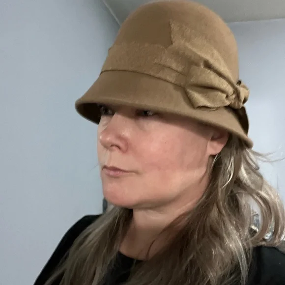 Nordstrom Classic Tan Cloche Hat with Bow - Picture 6 of 6
